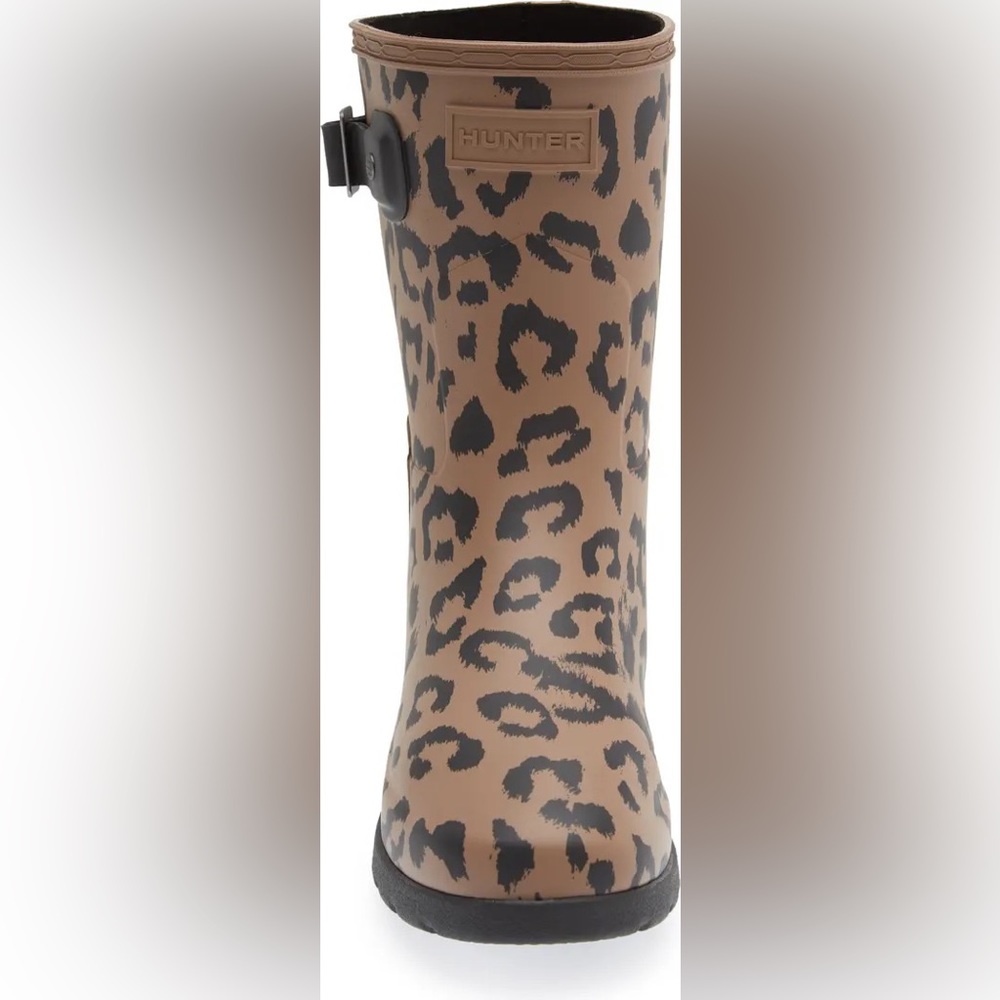Original Refined Short Leopard Waterproof Rain Boot
BEACH PINE/ BLACK, Size 8